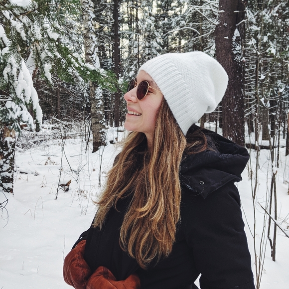 Meet your Posher, Genevieve - Picture 4 of 5